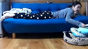 Crazy Korean Girl Gets On Webcam And Shows Off Her Skills