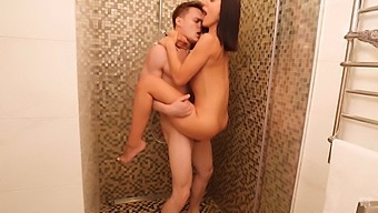Big Cocked Model Gets Hardcore In The Shower