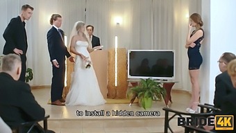 令人惊叹的捷克新娘婚礼变成了狂野的性爱派对