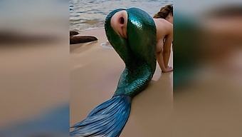 A Stranger Penetrates A Mermaid Vigorously On The Beach, Damaging Her Delicate Anus With Intense Rear Entry Outdoors.